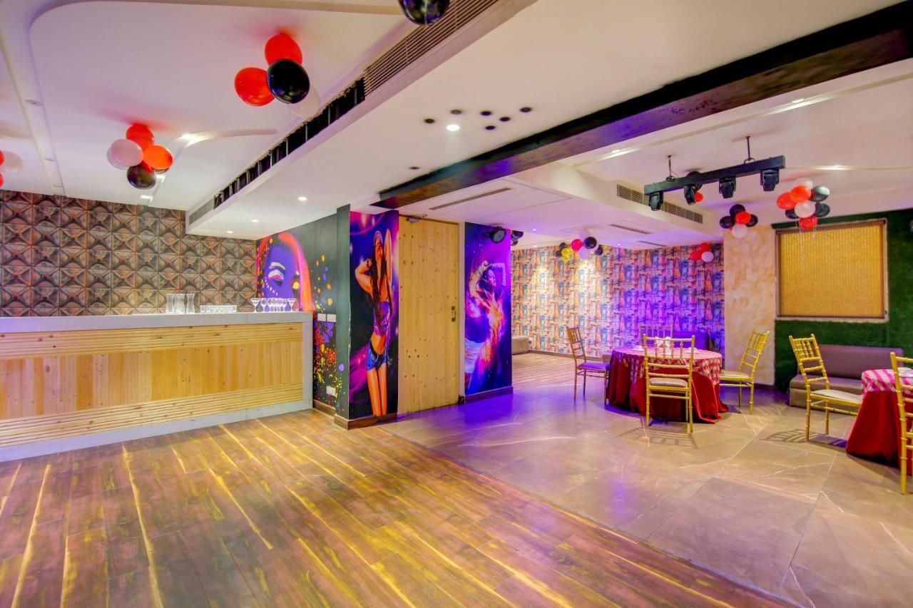 Townhouse Oak Hotel Dev Palace Дели Экстерьер фото
