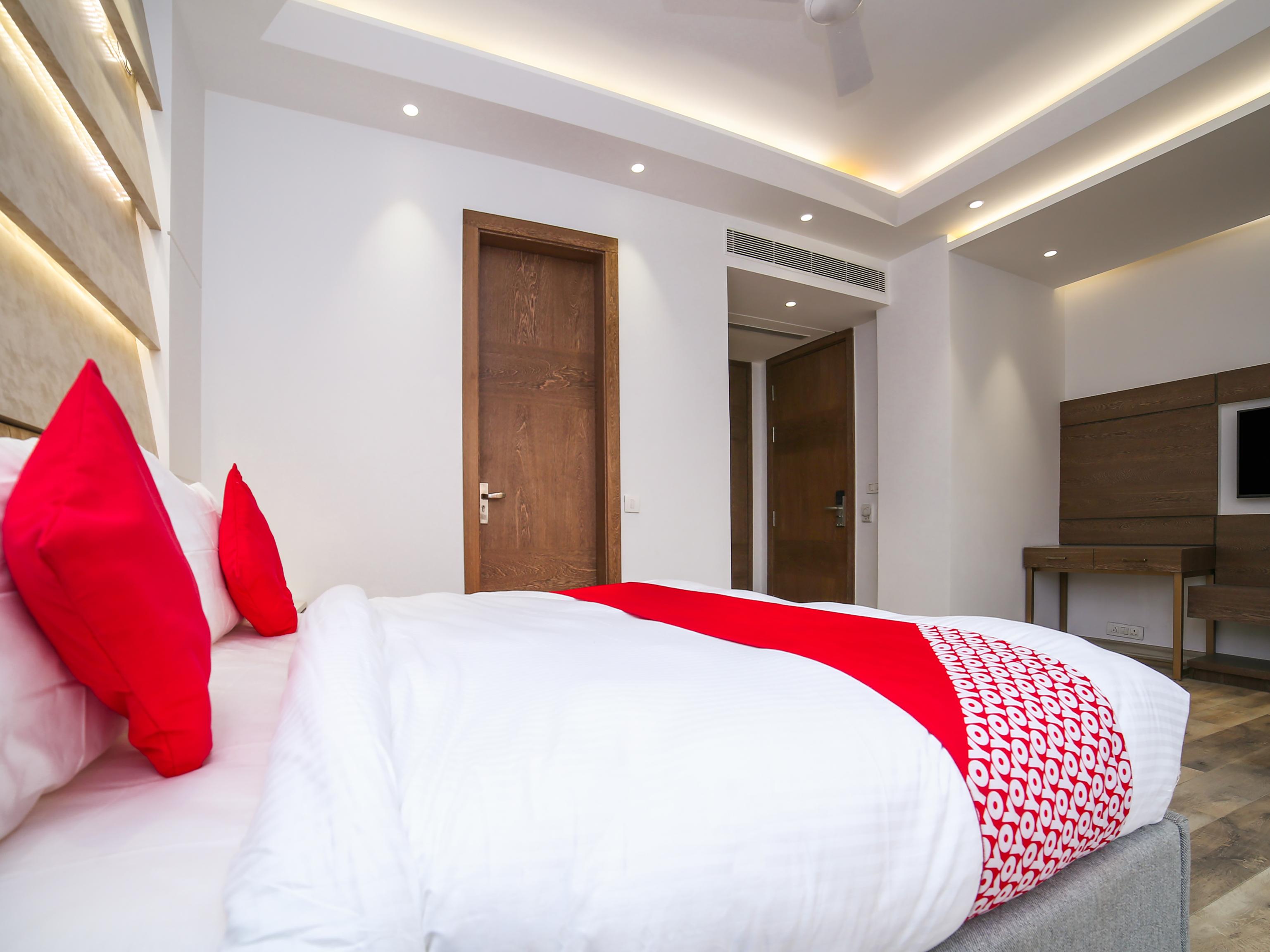 Townhouse Oak Hotel Dev Palace Дели Экстерьер фото